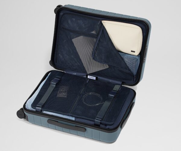 9c88b08e-aa0a-42fb-9459-ee734cfb3db2.jpg The Executive Bigger Carry-On in Coast Blue