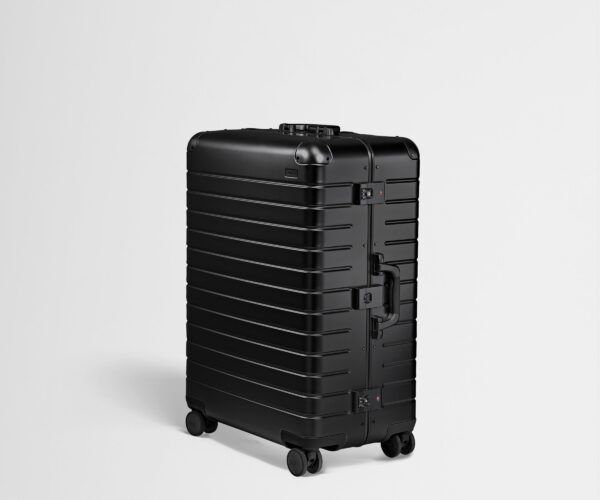 PDP_Aluminum_Onyx_Large_03_76496469-bef3-4c8a-8565-9a8e92ed2a91.jpg The Large: Aluminum Edition in Onyx Black